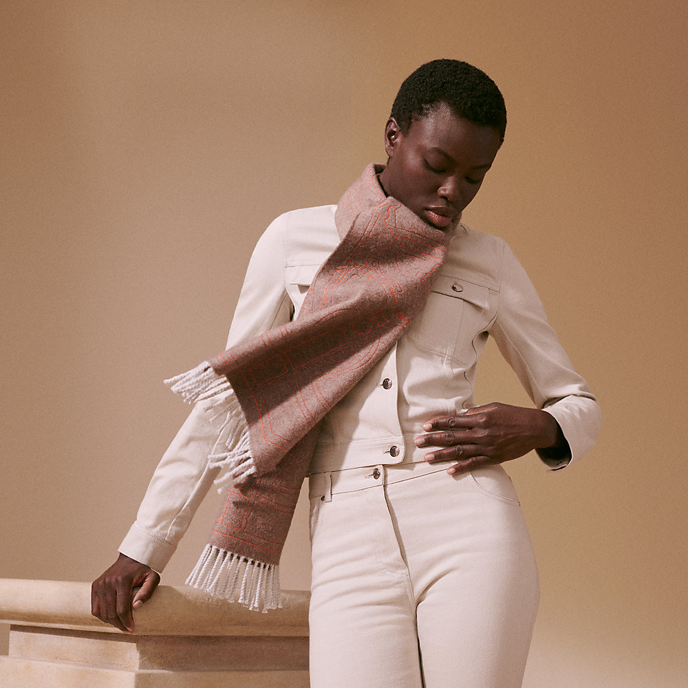 HERMES 最新作 大人 マフラー カシミア 刺繍 Eperon d'Or au Fil Eperon d'Or au Fil scarf | Hermès USA